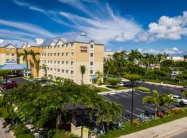 image of Comfort Suites Seven Mile Beach and Resort