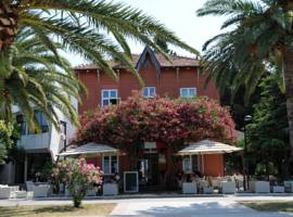 image of Le Petit Chateau