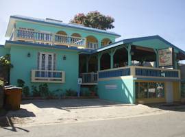image of Lazy Parrot Inn